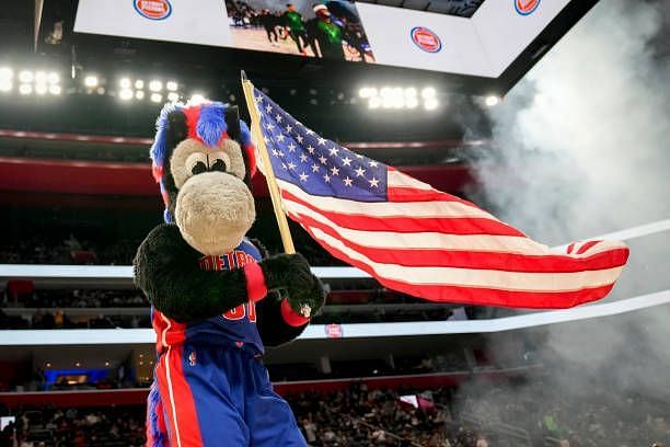 Detroit Pistons Mascot, Hooper